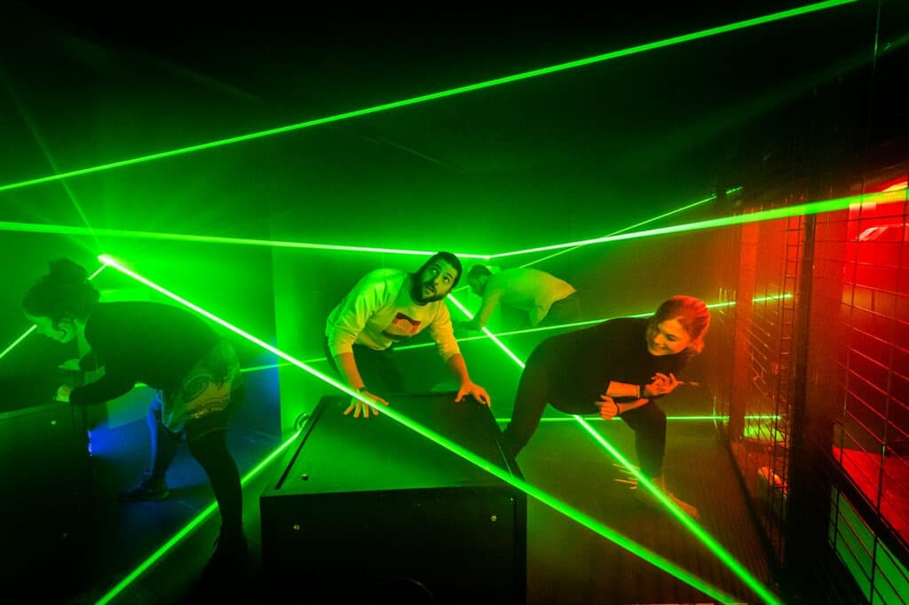 Salle de défis Takabraquer au sein du restaurant et bar à jeux Tire Toi Une Bûche à Lyon